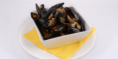 Mussels in white wine and garlic